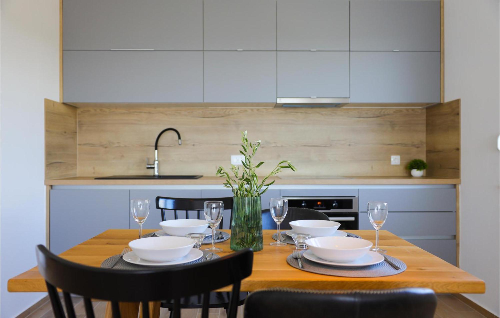 Stunning Home In Vrsi With Kitchen Экстерьер фото