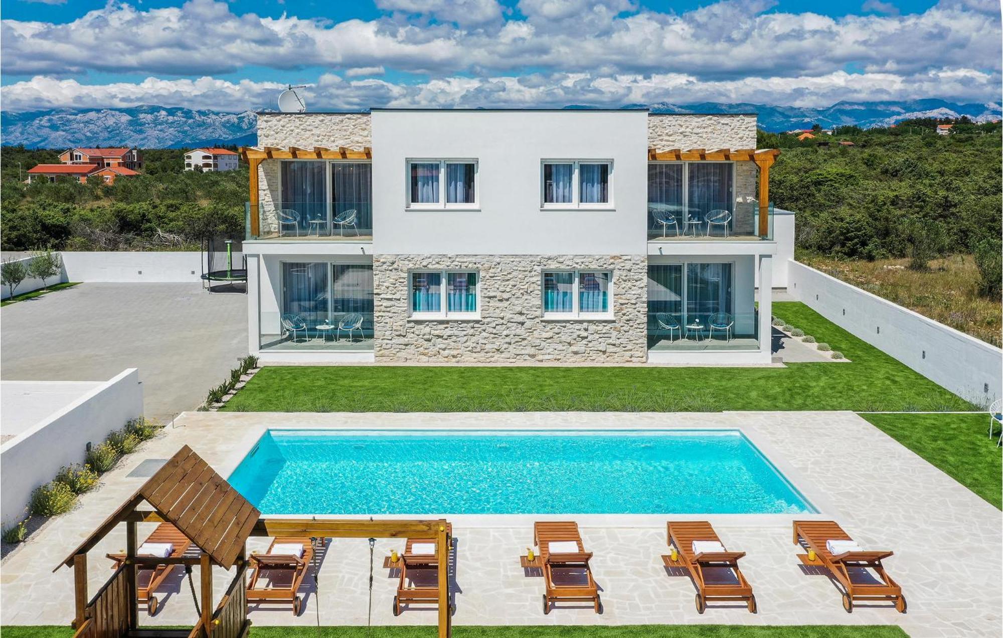 Stunning Home In Vrsi With Kitchen Экстерьер фото