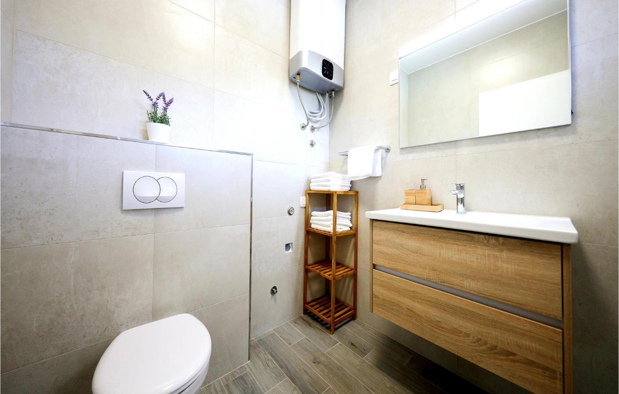 Stunning Home In Vrsi With Kitchen Экстерьер фото
