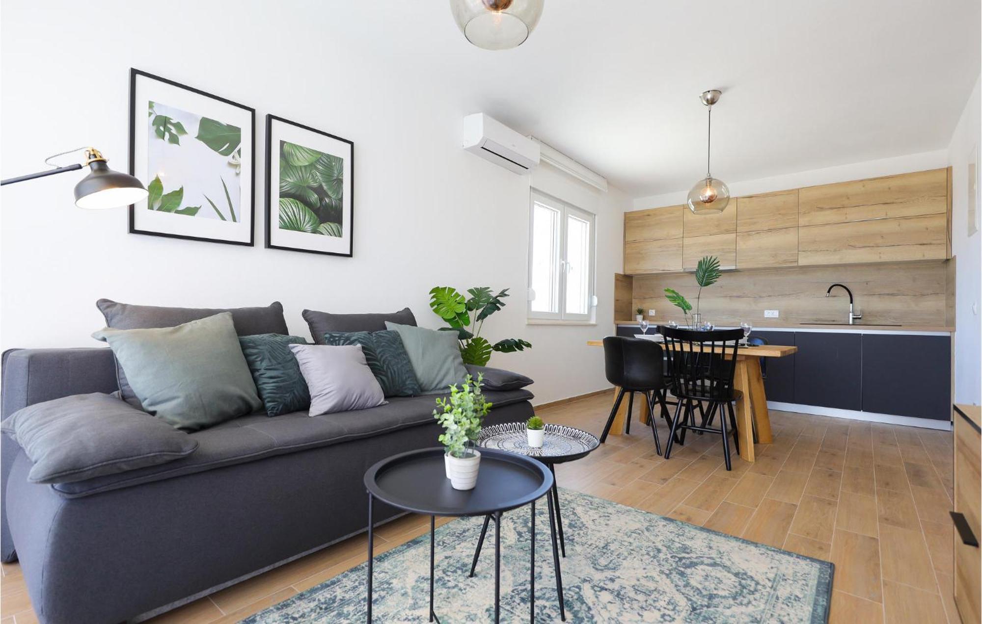 Stunning Home In Vrsi With Kitchen Экстерьер фото